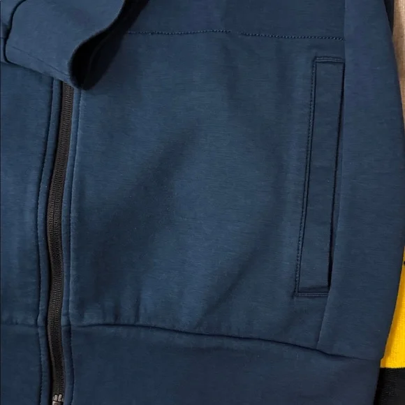 GapFit Performance Hoodie.                        ( Pre-owned ) - Picture 7 of 12